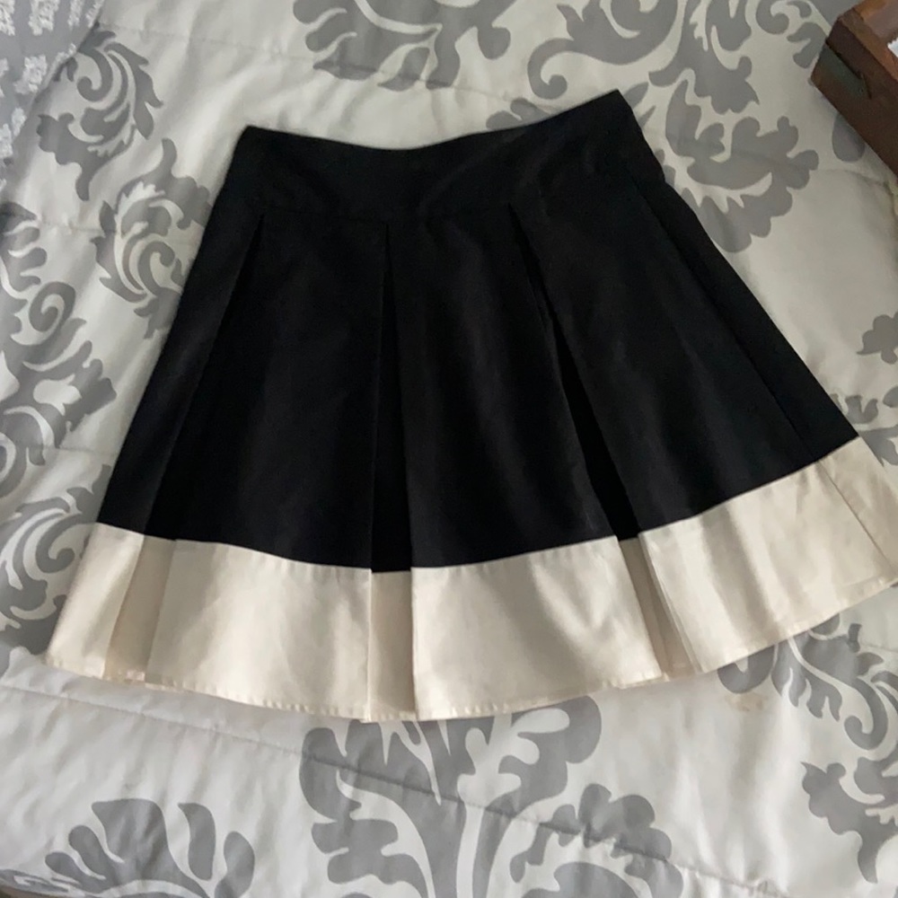 H&M black and white pleated skirt size 2